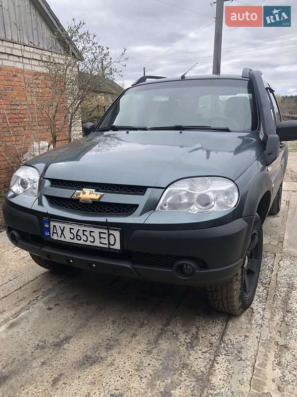 Внедорожник / Кроссовер Chevrolet Niva 2016 в Изюме