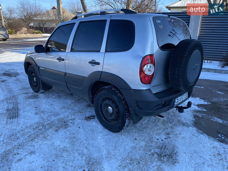Позашляховик / Кросовер Chevrolet Niva 2011 в Козелеці