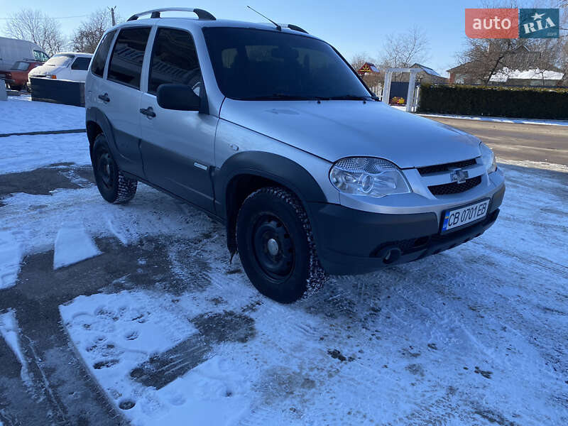 Позашляховик / Кросовер Chevrolet Niva 2011 в Козелеці