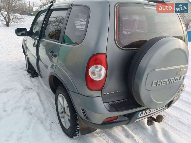 Внедорожник / Кроссовер Chevrolet Niva 2010 в Кегичевке