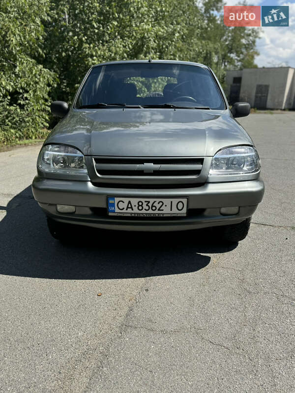 Позашляховик / Кросовер Chevrolet Niva 2004 в Кривому Розі