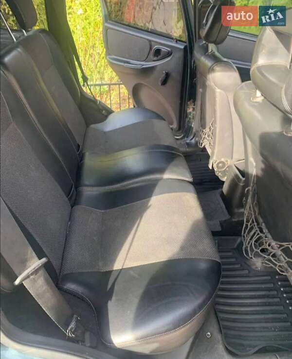 Позашляховик / Кросовер Chevrolet Niva 2014 в Ізяславі