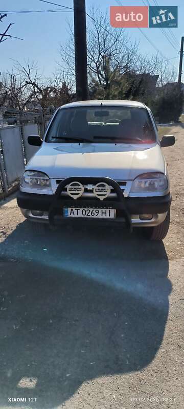 Внедорожник / Кроссовер Chevrolet Niva 2004 в 