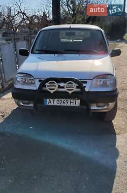 Внедорожник / Кроссовер Chevrolet Niva 2004 в 