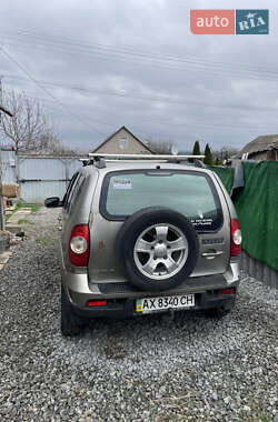 Внедорожник / Кроссовер Chevrolet Niva 2010 в 