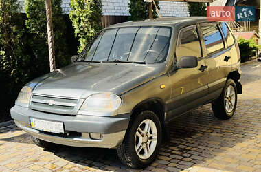 Внедорожник / Кроссовер Chevrolet Niva 2005 в 