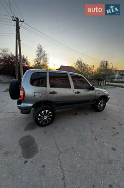 Позашляховик / Кросовер Chevrolet Niva 2008 в 