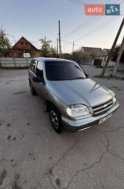 Позашляховик / Кросовер Chevrolet Niva 2008 в 