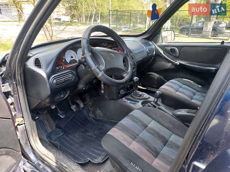 Позашляховик / Кросовер Chevrolet Niva 2005 в Харкові