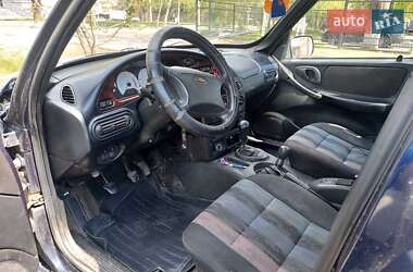 Внедорожник / Кроссовер Chevrolet Niva 2005 в 