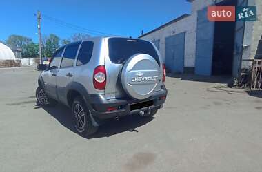 Позашляховик / Кросовер Chevrolet Niva 2011 в 