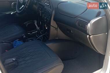 Позашляховик / Кросовер Chevrolet Niva 2011 в 