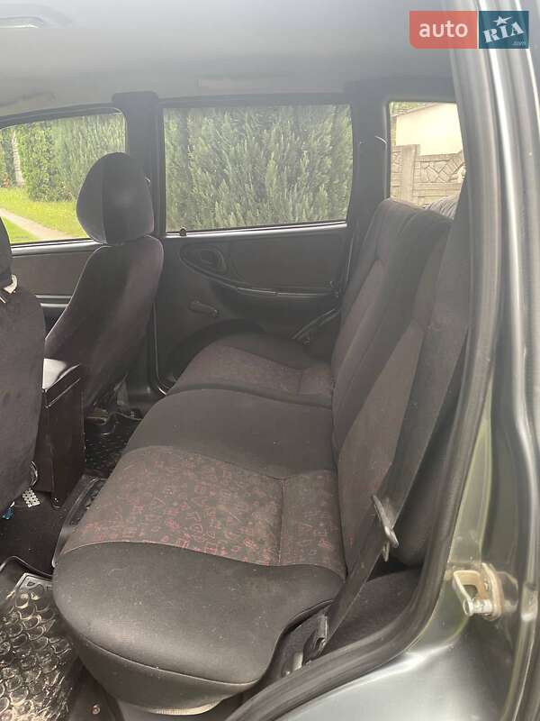Позашляховик / Кросовер Chevrolet Niva 2006 в Золочеві