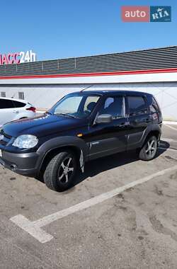 Позашляховик / Кросовер Chevrolet Niva 2010 в 