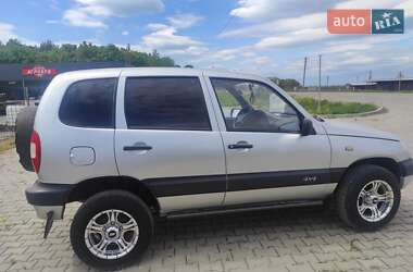 Внедорожник / Кроссовер Chevrolet Niva 2005 в 