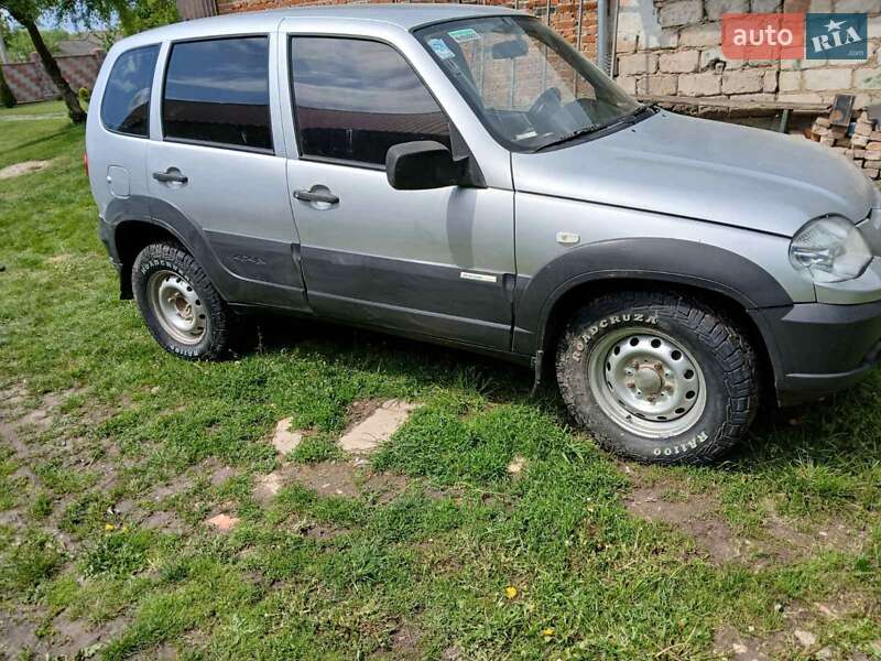 Позашляховик / Кросовер Chevrolet Niva 2011 в Тернополі