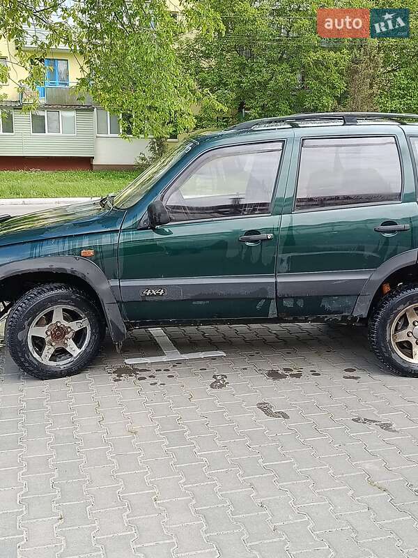 Внедорожник / Кроссовер Chevrolet Niva 2003 в Ладыжине