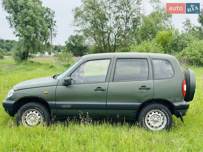 Позашляховик / Кросовер Chevrolet Niva 2005 в Ромнах
