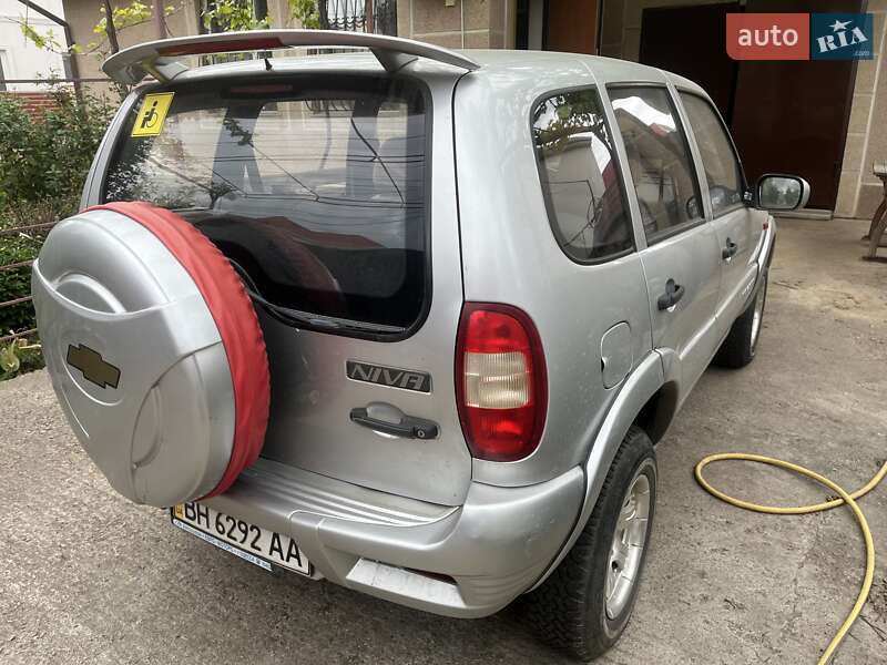 Позашляховик / Кросовер Chevrolet Niva 2004 в Одесі