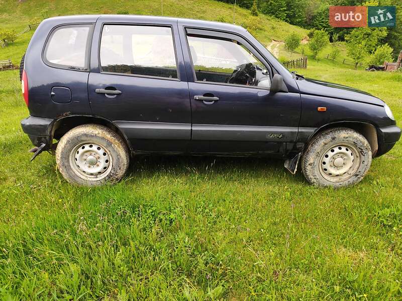 Позашляховик / Кросовер Chevrolet Niva 2004 в Косові