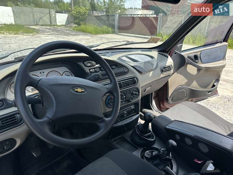 Позашляховик / Кросовер Chevrolet Niva 2005 в Нетішині