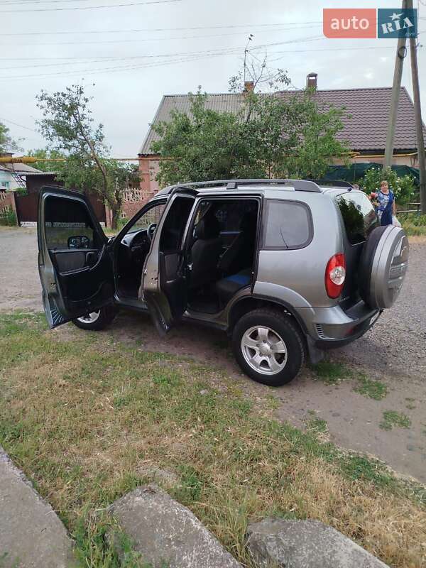 Внедорожник / Кроссовер Chevrolet Niva 2011 в Кривом Роге