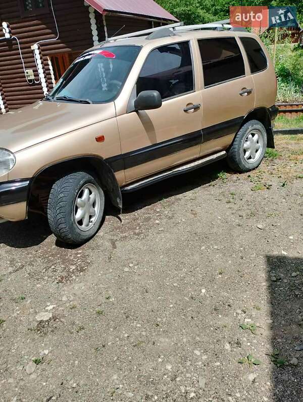Позашляховик / Кросовер Chevrolet Niva 2004 в Рахові