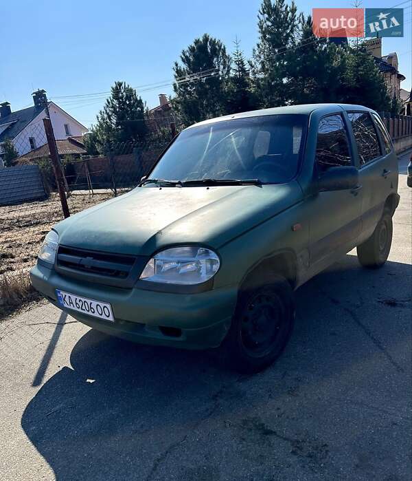 Chevrolet Niva 2004