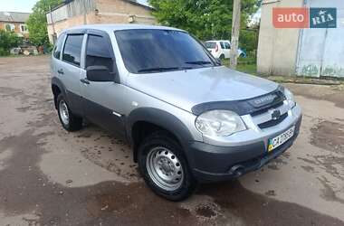 Внедорожник / Кроссовер Chevrolet Niva 2011 в Путивле