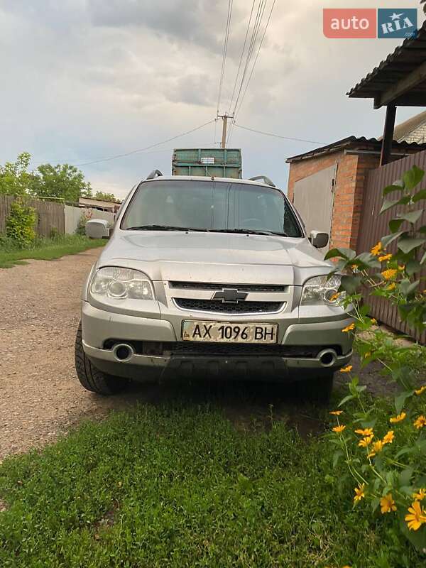 Позашляховик / Кросовер Chevrolet Niva 2010 в Харкові