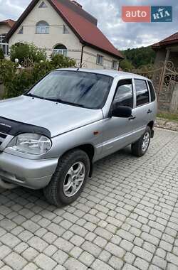 Внедорожник / Кроссовер Chevrolet Niva 2005 в Тячеве