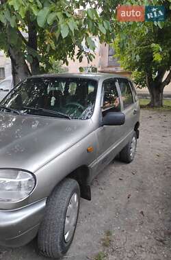 Внедорожник / Кроссовер Chevrolet Niva 2007 в 
