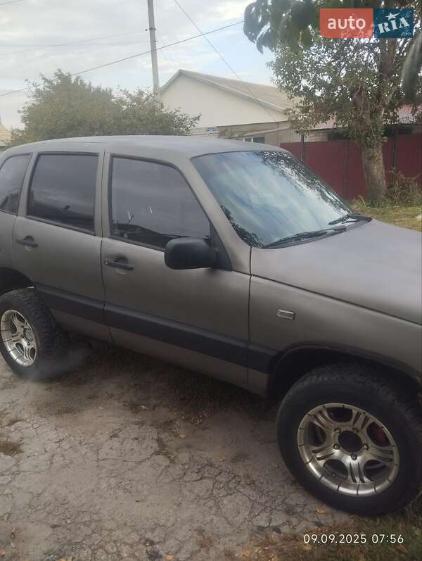 Позашляховик / Кросовер Chevrolet Niva 2004 в Світловодську