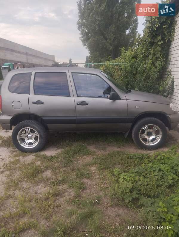 Позашляховик / Кросовер Chevrolet Niva 2004 в Світловодську