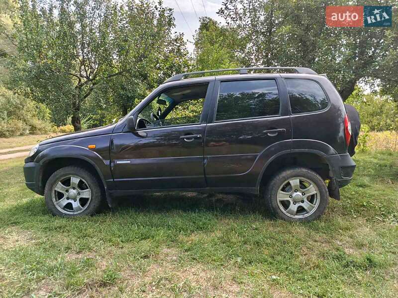 Внедорожник / Кроссовер Chevrolet Niva 2010 в Полтаве