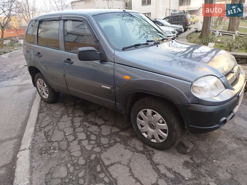 Внедорожник / Кроссовер Chevrolet Niva 2010 в Золотоноше