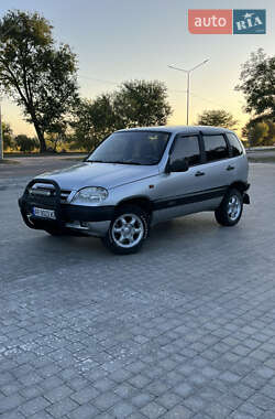 Внедорожник / Кроссовер Chevrolet Niva 2006 в Запорожье
