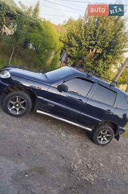 Внедорожник / Кроссовер Chevrolet Niva 2004 в Сваляве