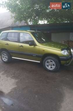 Внедорожник / Кроссовер Chevrolet Niva 2004 в Котельве