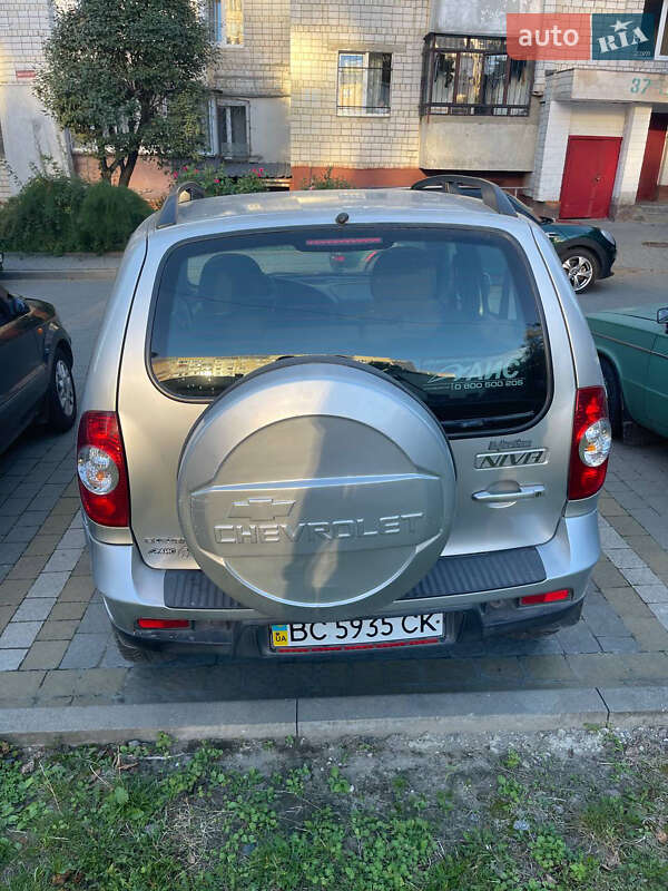Позашляховик / Кросовер Chevrolet Niva 2011 в Львові