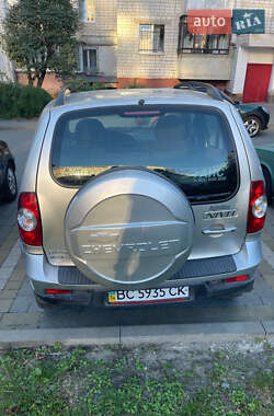 Внедорожник / Кроссовер Chevrolet Niva 2011 в 