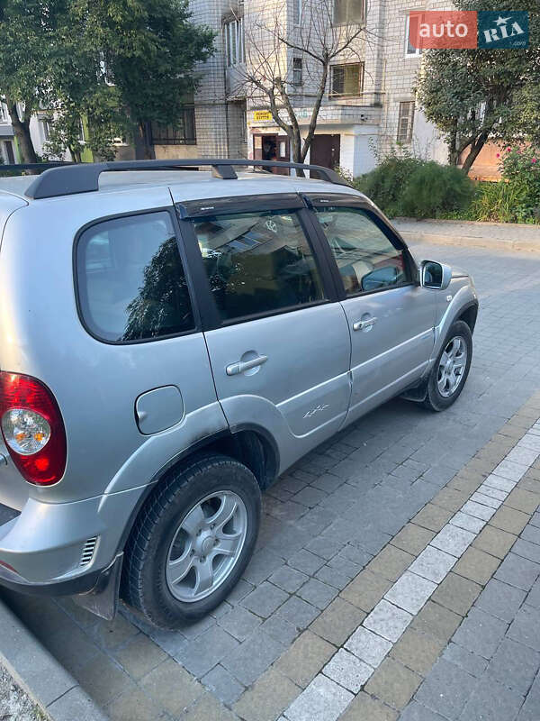 Позашляховик / Кросовер Chevrolet Niva 2011 в Львові