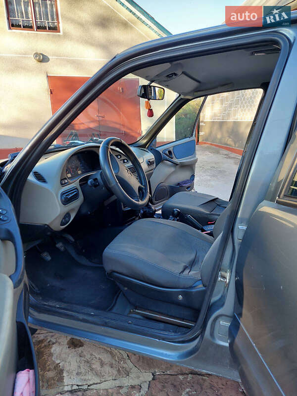 Внедорожник / Кроссовер Chevrolet Niva 2005 в Залещиках