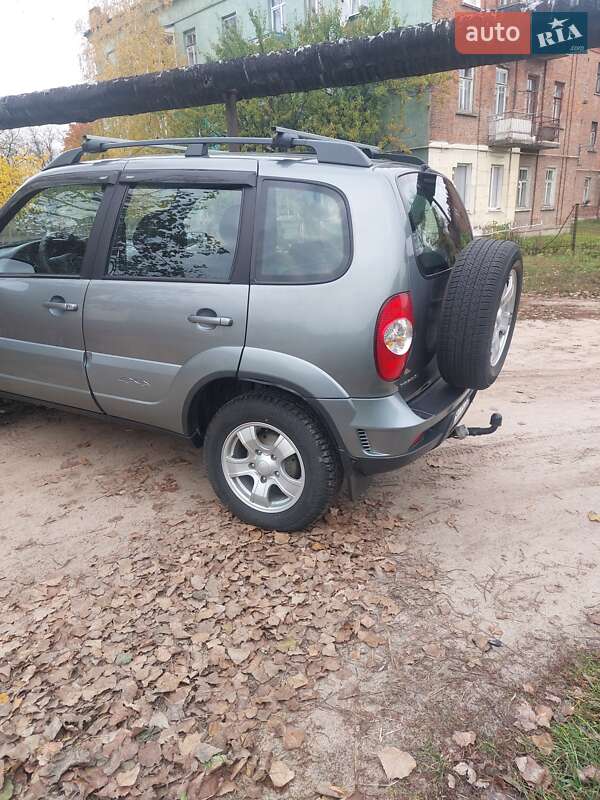 Позашляховик / Кросовер Chevrolet Niva 2011 в Шостці