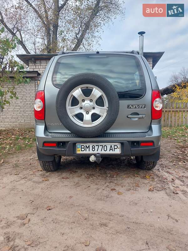 Позашляховик / Кросовер Chevrolet Niva 2011 в Шостці