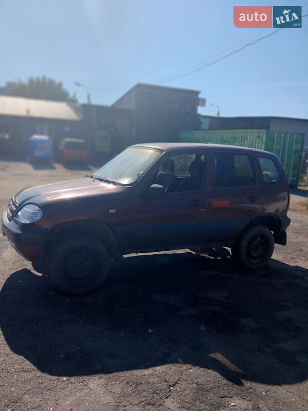 Позашляховик / Кросовер Chevrolet Niva 2004 в Вишневому фото 3 Позашляховик / Кросовер Chevrolet Niva 2004 в Вишневому