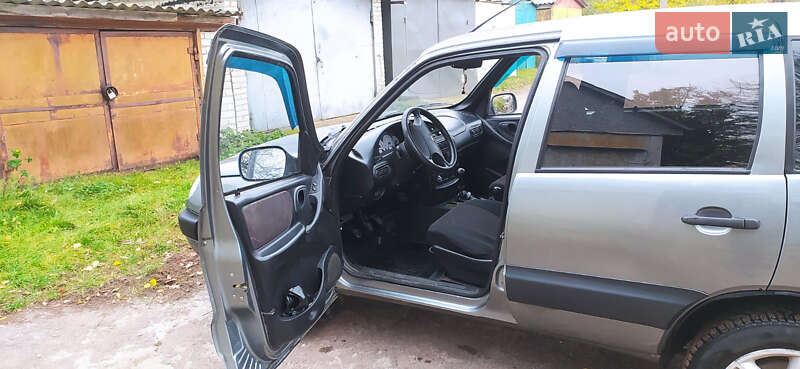 Внедорожник / Кроссовер Chevrolet Niva 2006 в Кролевце