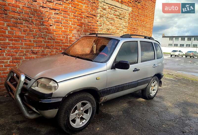 Внедорожник / Кроссовер Chevrolet Niva 2005 в Сумах