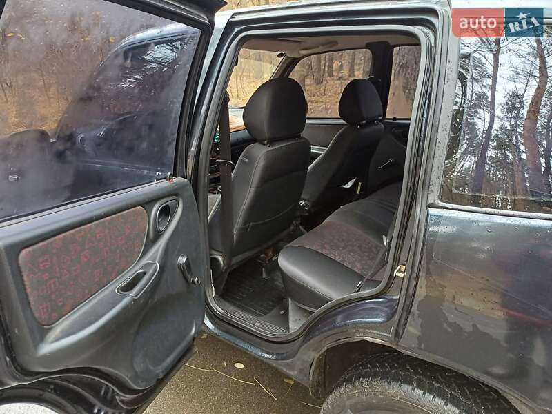 Внедорожник / Кроссовер Chevrolet Niva 2006 в Киеве