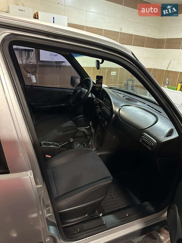 Внедорожник / Кроссовер Chevrolet Niva 2016 в Магдалиновке фото 4 Внедорожник / Кроссовер Chevrolet Niva 2016 в Магдалиновке